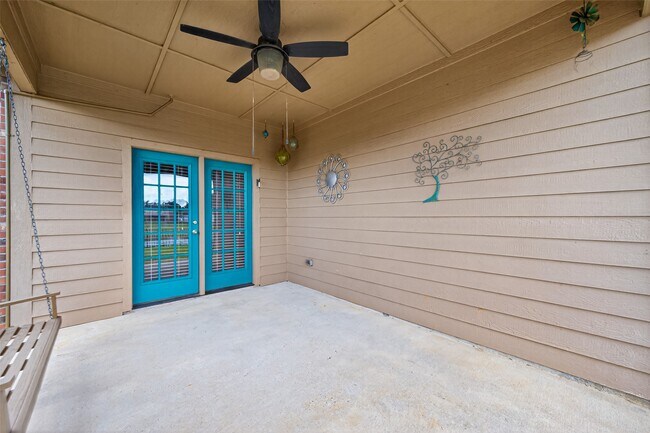 Building Photo - 30914 W Lost Creek Blvd