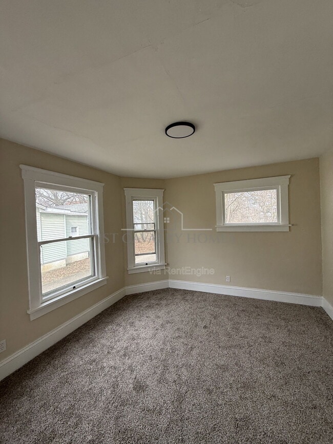 Building Photo - 2213 17th St NE