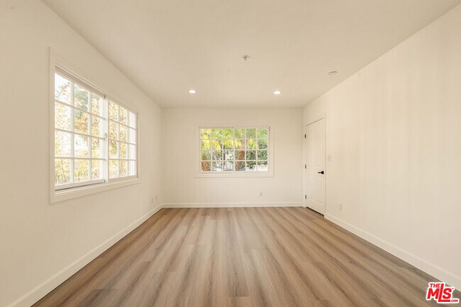 Building Photo - 1109 Pine Dr