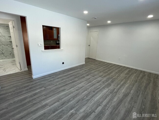 Building Photo - 1307 cricket Ln