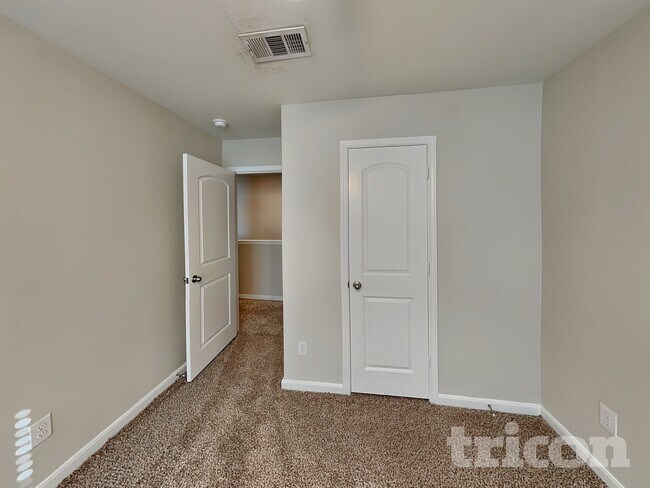 Building Photo - 837 Mallorie Ln