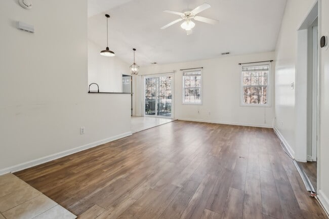 Building Photo - GREAT PRICE! Move-In Ready 3-Bedroom Home Near Camp Lejeune