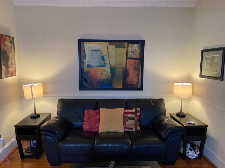 Building Photo - 715 Pine St