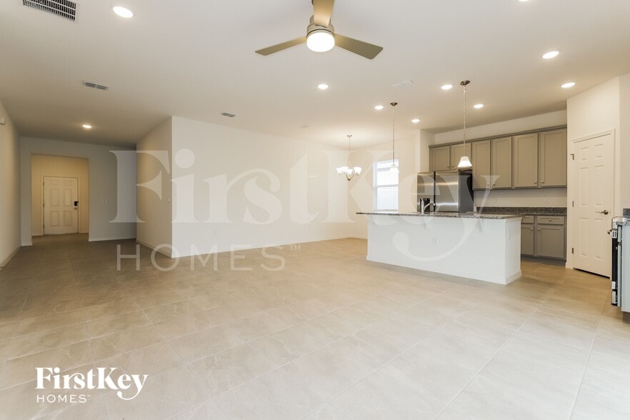 Building Photo - 620 Crown Rose Dr