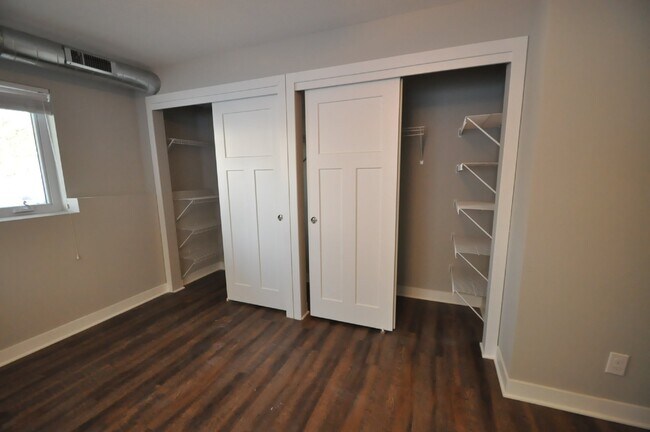 Building Photo - Newer Garden-Level 2Bed, 1Bath Apartment in Longfellow with In-Unit Laundry!