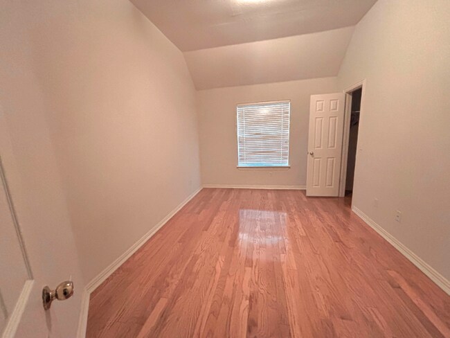 Building Photo - 4571 Hawkhurst Dr