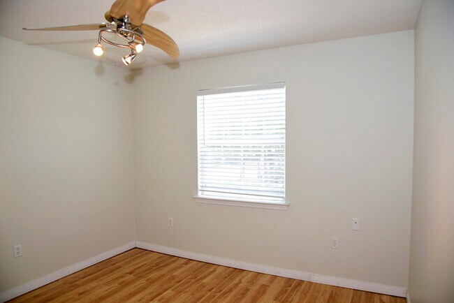 Building Photo - 311 Parkwood Pl