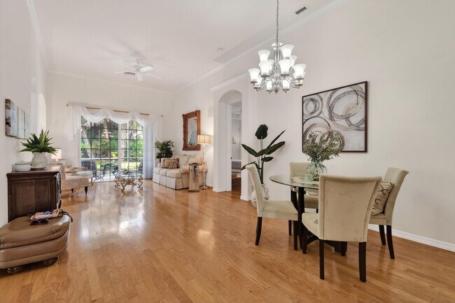 Building Photo - 425 SW Talquin Ln