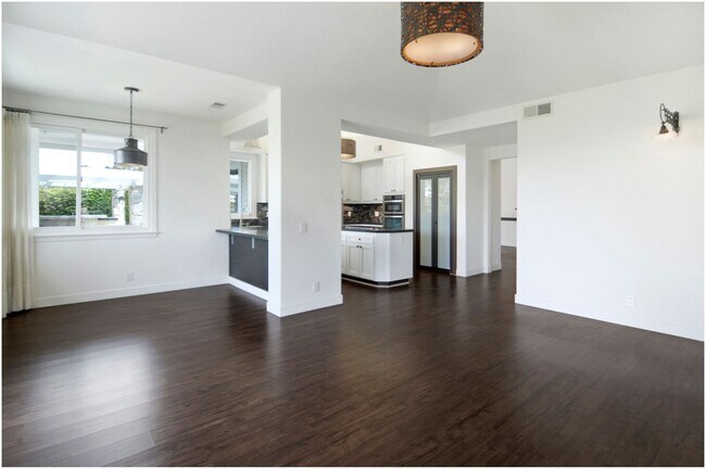 Building Photo - Single Level Golf Course Stunning Home Dana Point!