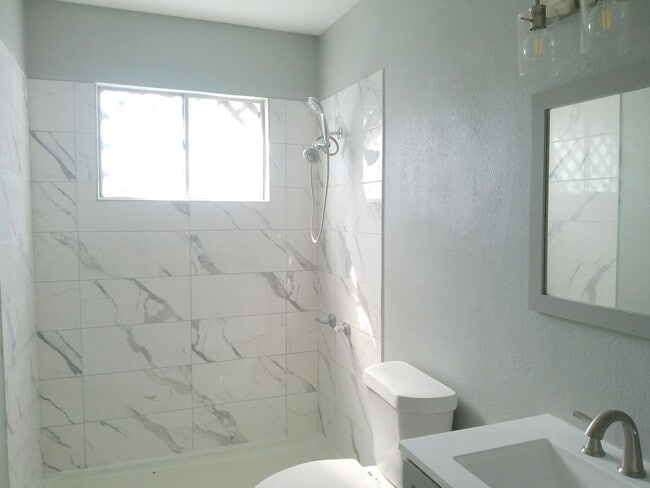 Building Photo - 6422 Beechwood Dr