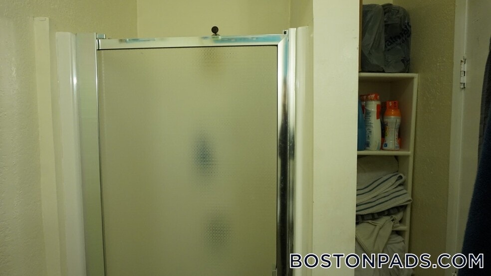 Building Photo - 40 Anderson St