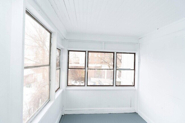 Building Photo - 405 Alexander St
