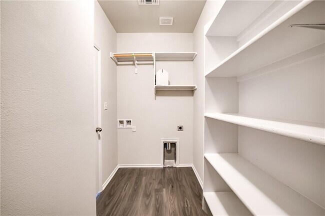 Building Photo - 349 Horsemint Way