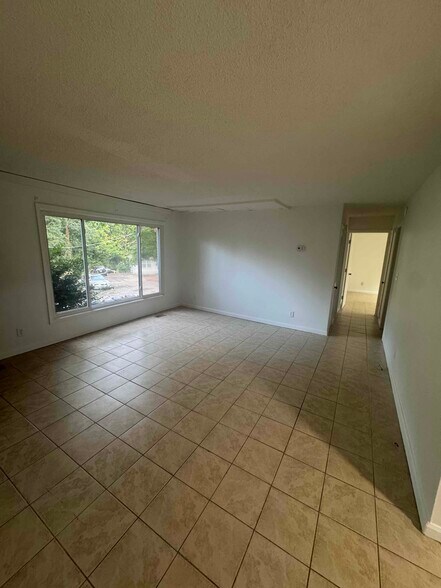 Family Area - 3480 Ridgeway Ct NW