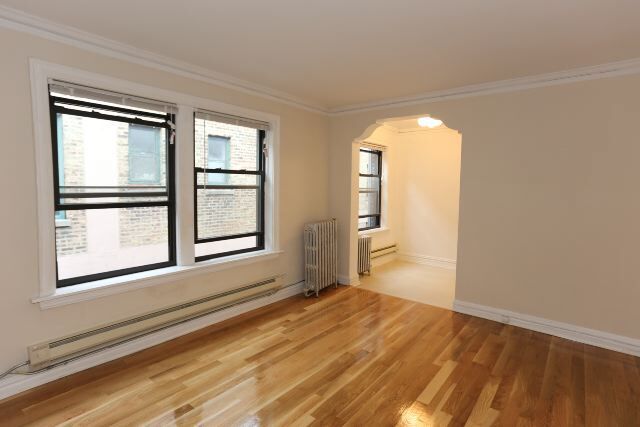 Building Photo - 428 W Roscoe St