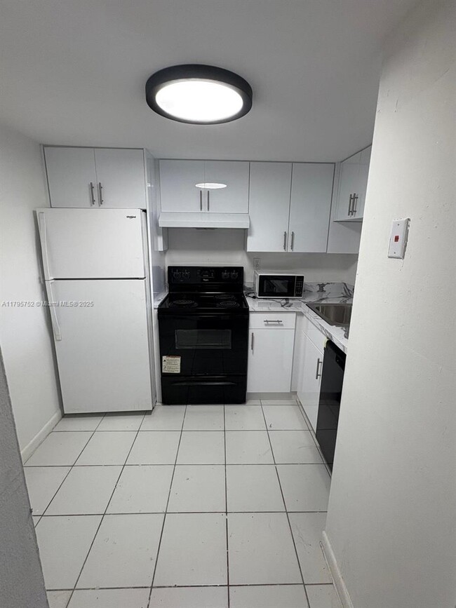 Building Photo - 484 NW 165th St