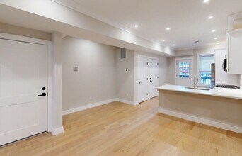 Building Photo - Charming 4 Bedroom-No Broker Fee