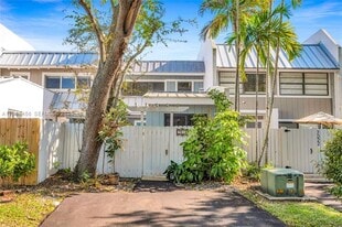 Building Photo - 7018 SW 53rd Ln