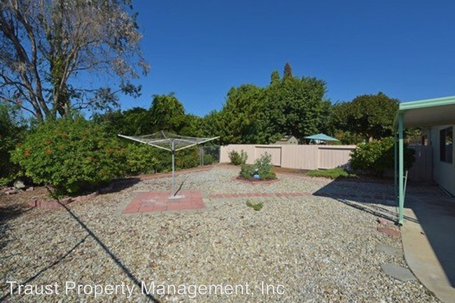 Building Photo - 2 br, 1 bath House - 1655 Peacock Blvd.