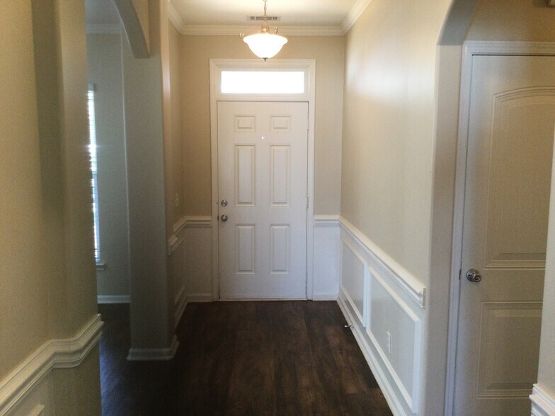 Building Photo - 173 Magnolia Dr