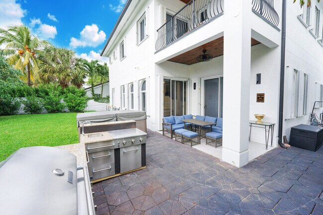 Building Photo - 2609 Center Ave