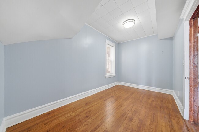 Building Photo - 4044 W Potomac Ave