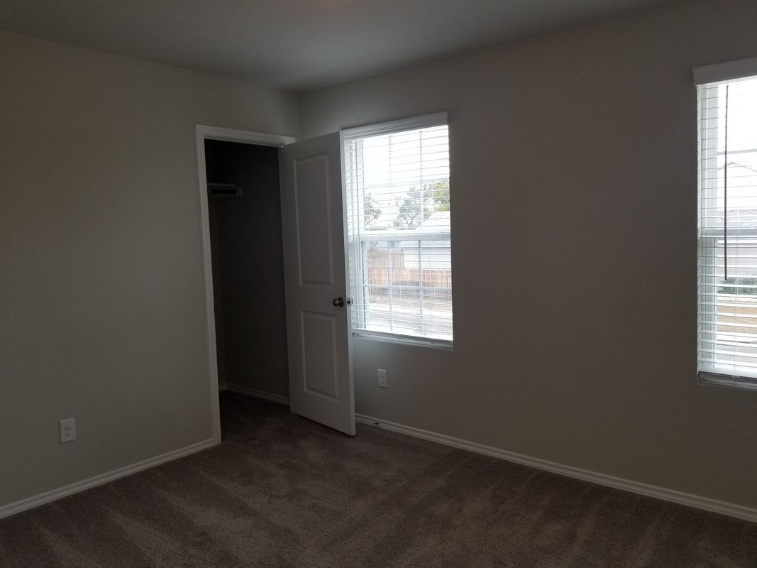 Building Photo - 7930 Oak Mdws Bnd