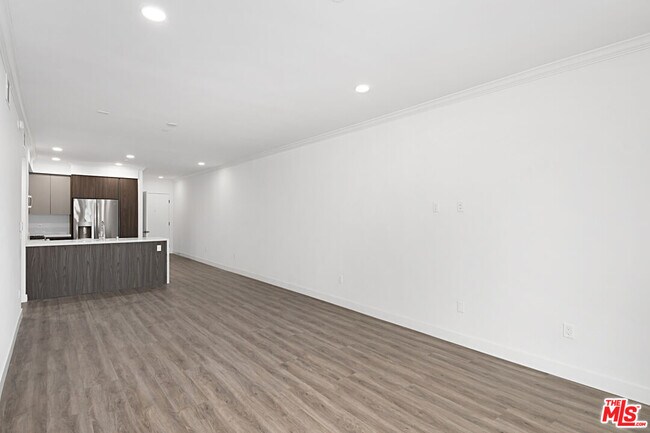 Building Photo - 6144 Whitsett Ave