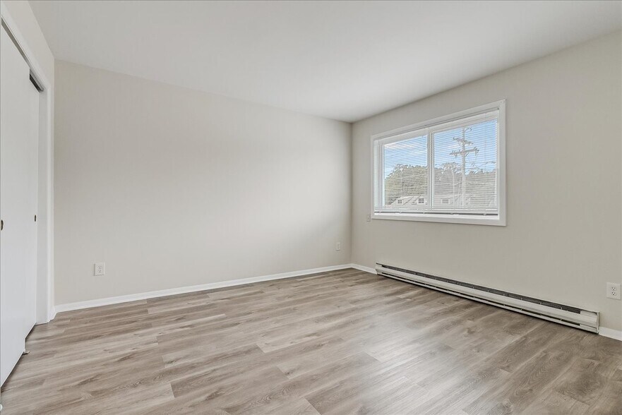 Bedroom 1 - 16 US Highway 206