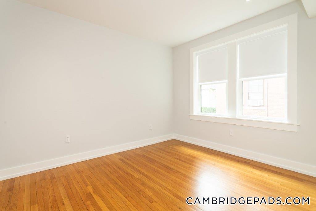 Building Photo - 17 Forest St