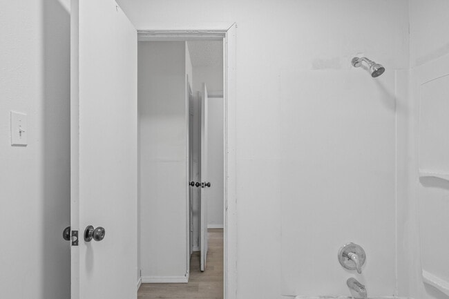 Building Photo - Updated Home w/ Large Backyard, Minutes fr...