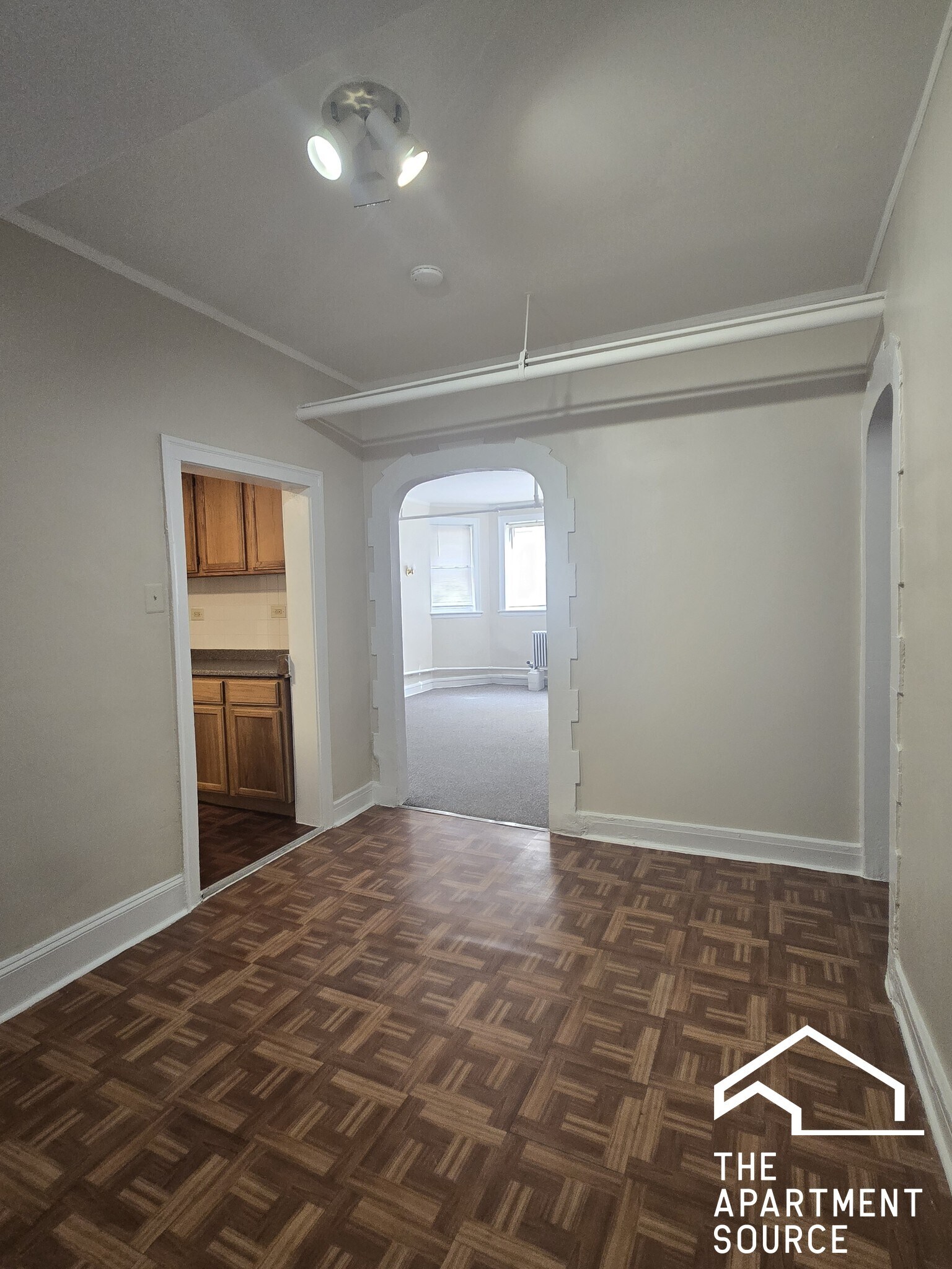Building Photo - 1806 W Farwell Ave