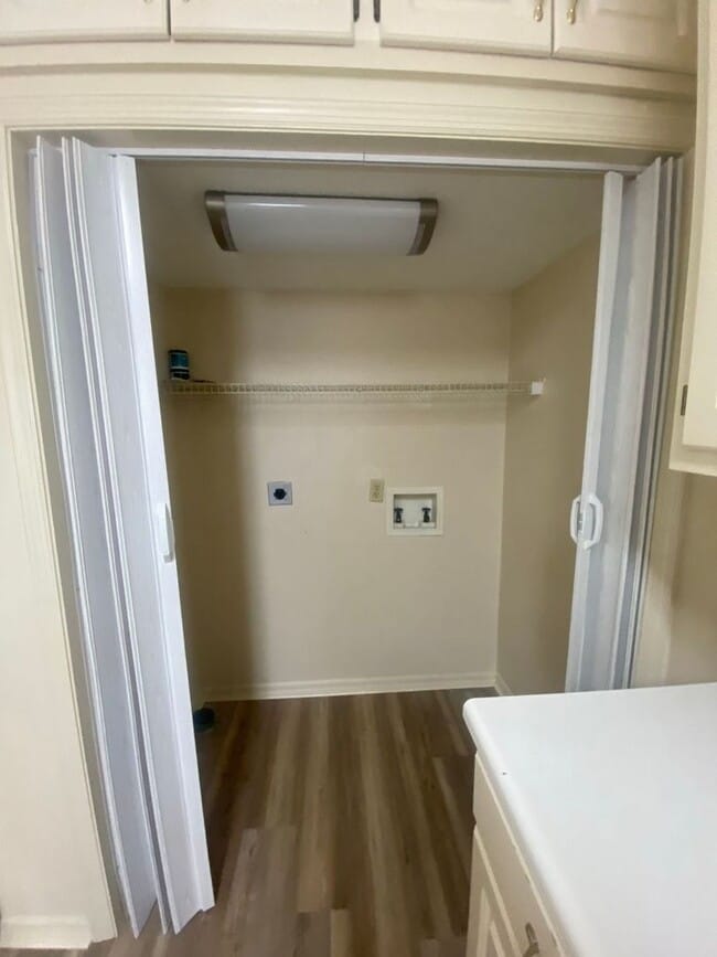 Building Photo - Cozy & Economical Unit in The Cove w/Water...