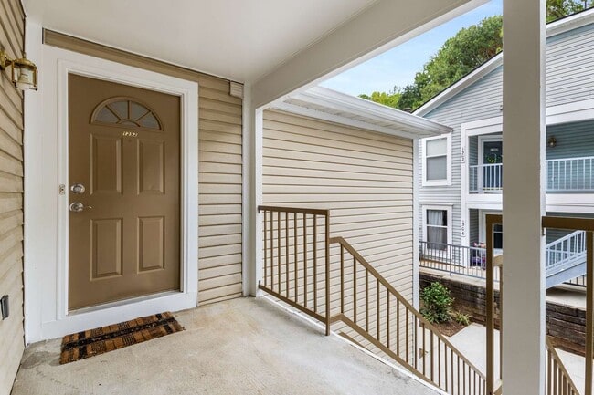 Building Photo - Great Location 2nd Floor Condo