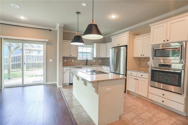 Building Photo - 626 N Tennyson Ln