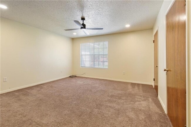 Building Photo - 1526 Richmond Dr