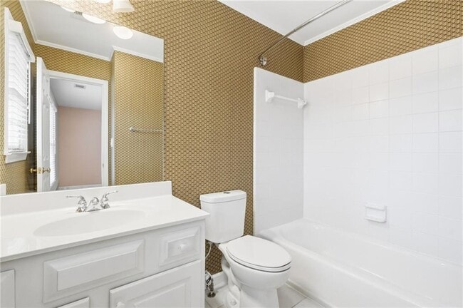 Building Photo - 310 Stoneleigh Dr SW