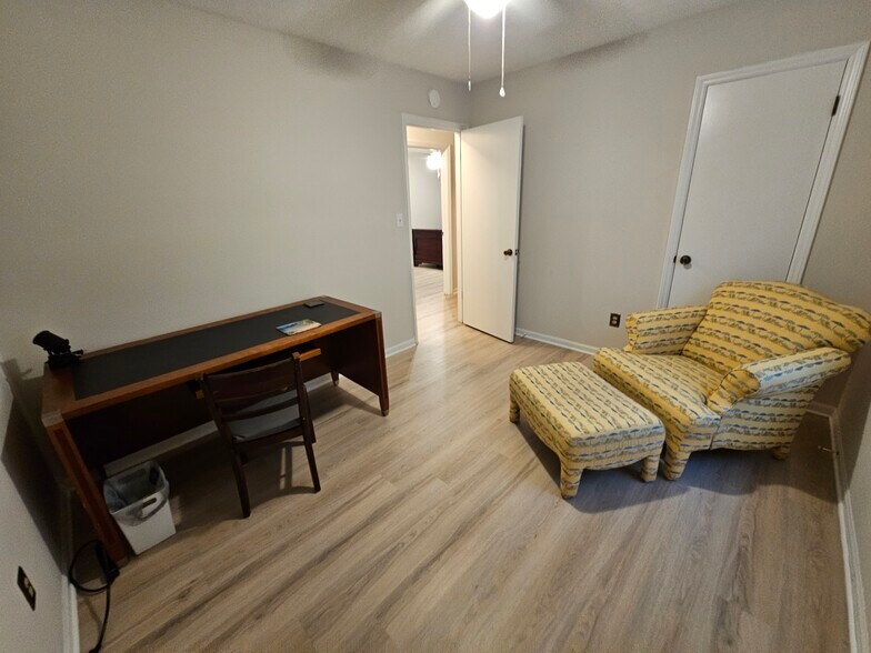 3rd bedroom as office - 419 Rams Rd