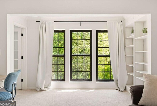 Building Photo - 24307 Plantation Dr NE