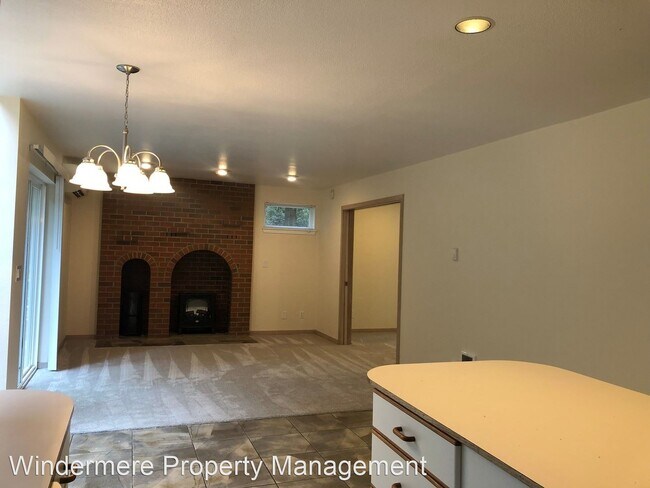 Building Photo - 3 br, 3.5 bath House - 9067 NE Hidden Cove...