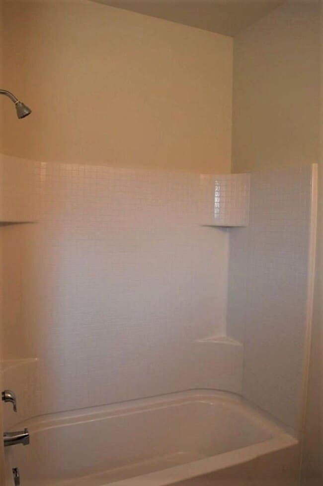 Building Photo - Like New 3BR SFR w/ Covered Patio & Fenced Yard in Haslet