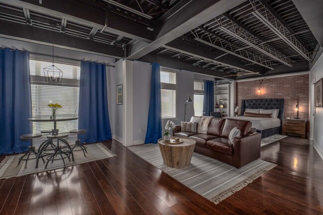 Building Photo - Executive Furnished Loft in Downtown Lakeland