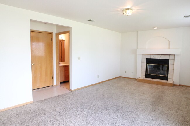 Building Photo - 442 Dunne Dr