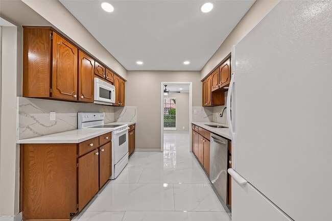 Building Photo - 6649 De Moss Dr