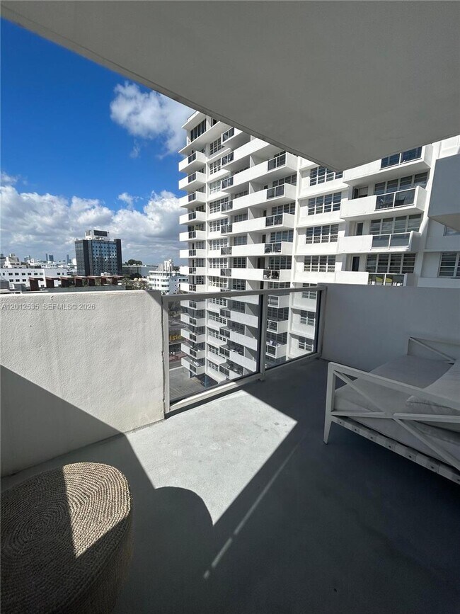 Building Photo - 100 Lincoln Rd