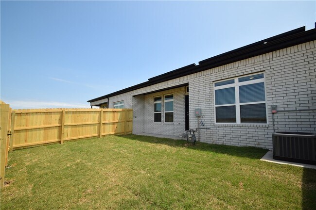 Building Photo - 470 Amethyst Rd