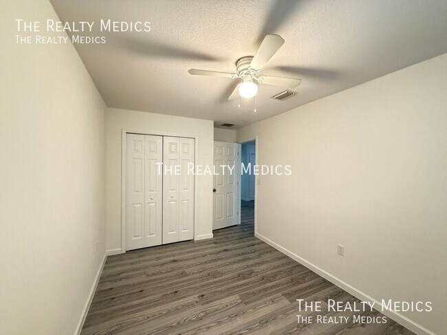 Building Photo - 15137 SW 61st Ct