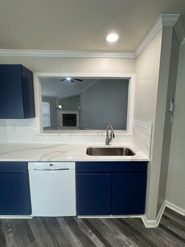 Building Photo - Arrowhead One Level