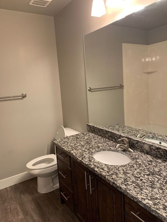 Building Photo - Spacious Townhome with 1 car garage w/ Mountain Views