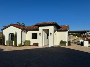 Building Photo - 480 Del Mar